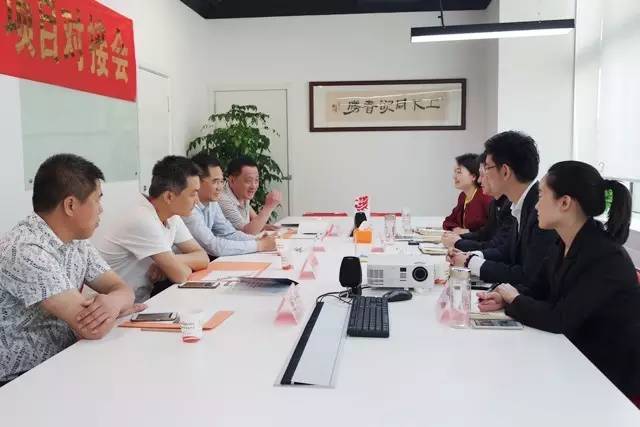 河北省大城縣縣委常委、副縣長王書華考察上海東方龍商務國際平臺